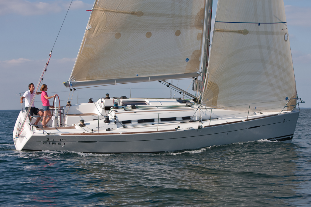 Regattayacht Charteryacht First 35 22